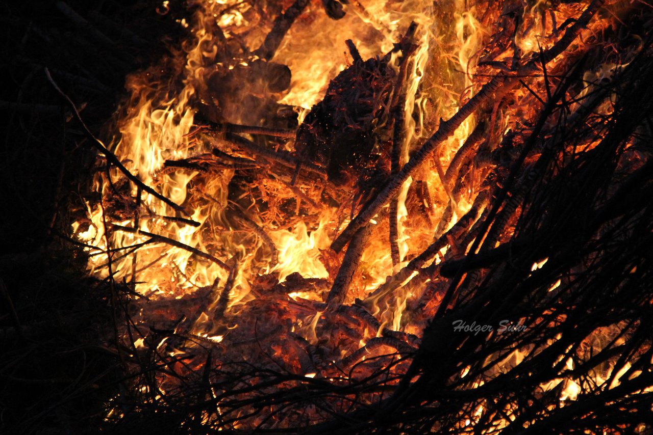 Bild 44 - Osterfeuer 2012